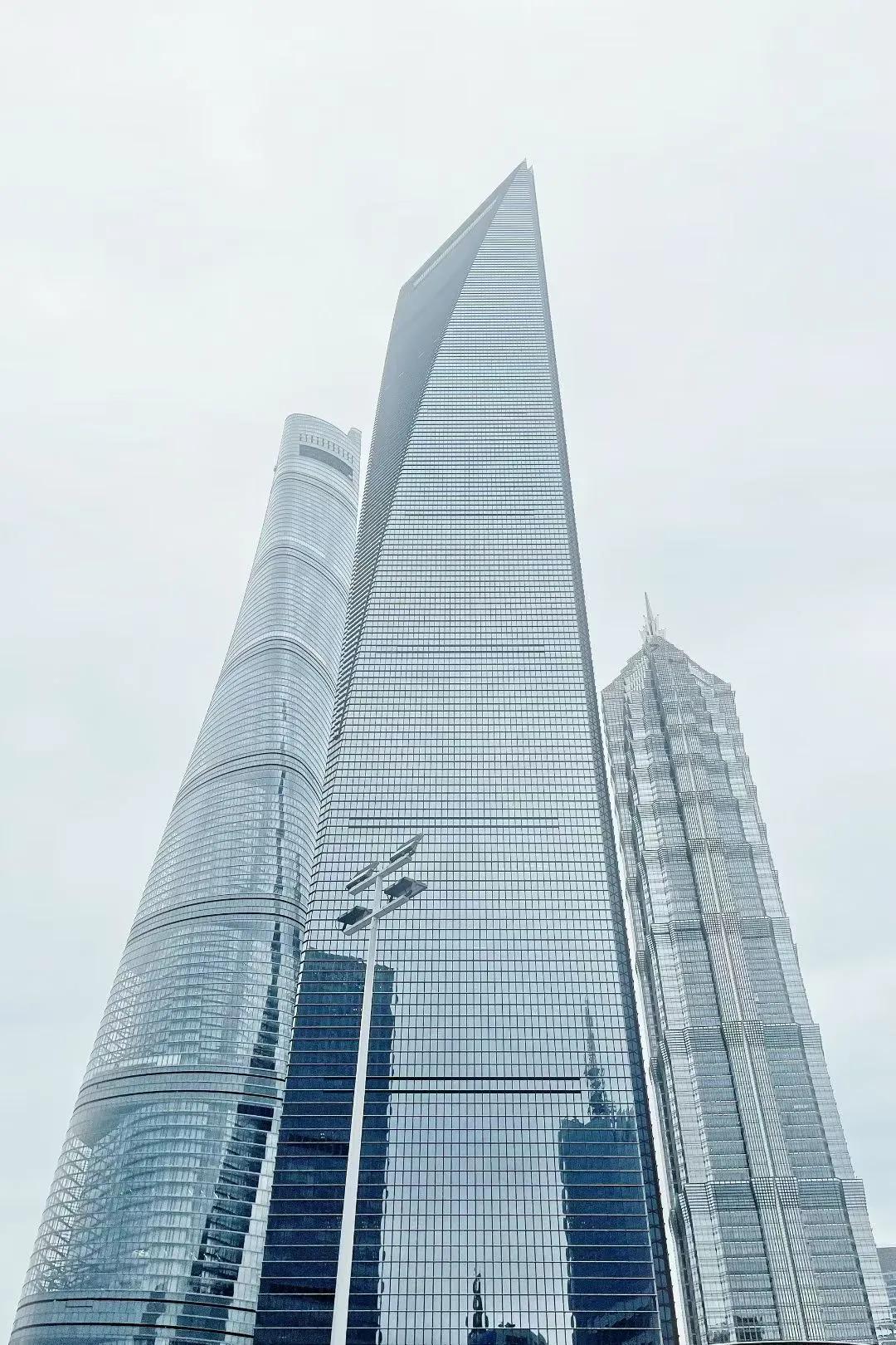 中国正在牢牢抓住第四次科技革命所带到来的机遇。中国已经完成了前三次科技革命的追赶