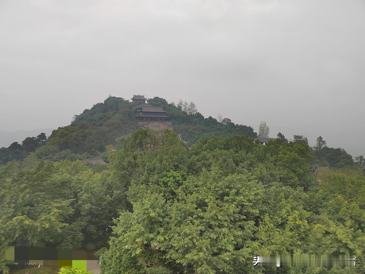 我来一个
上联：酒里忧愁少
下联：半醉想法多