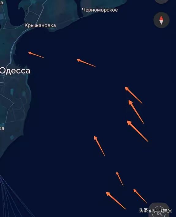敖德萨正遭到无人机大规模袭击，乌军防空系统火力全开

这次袭击太突然，很多人都没