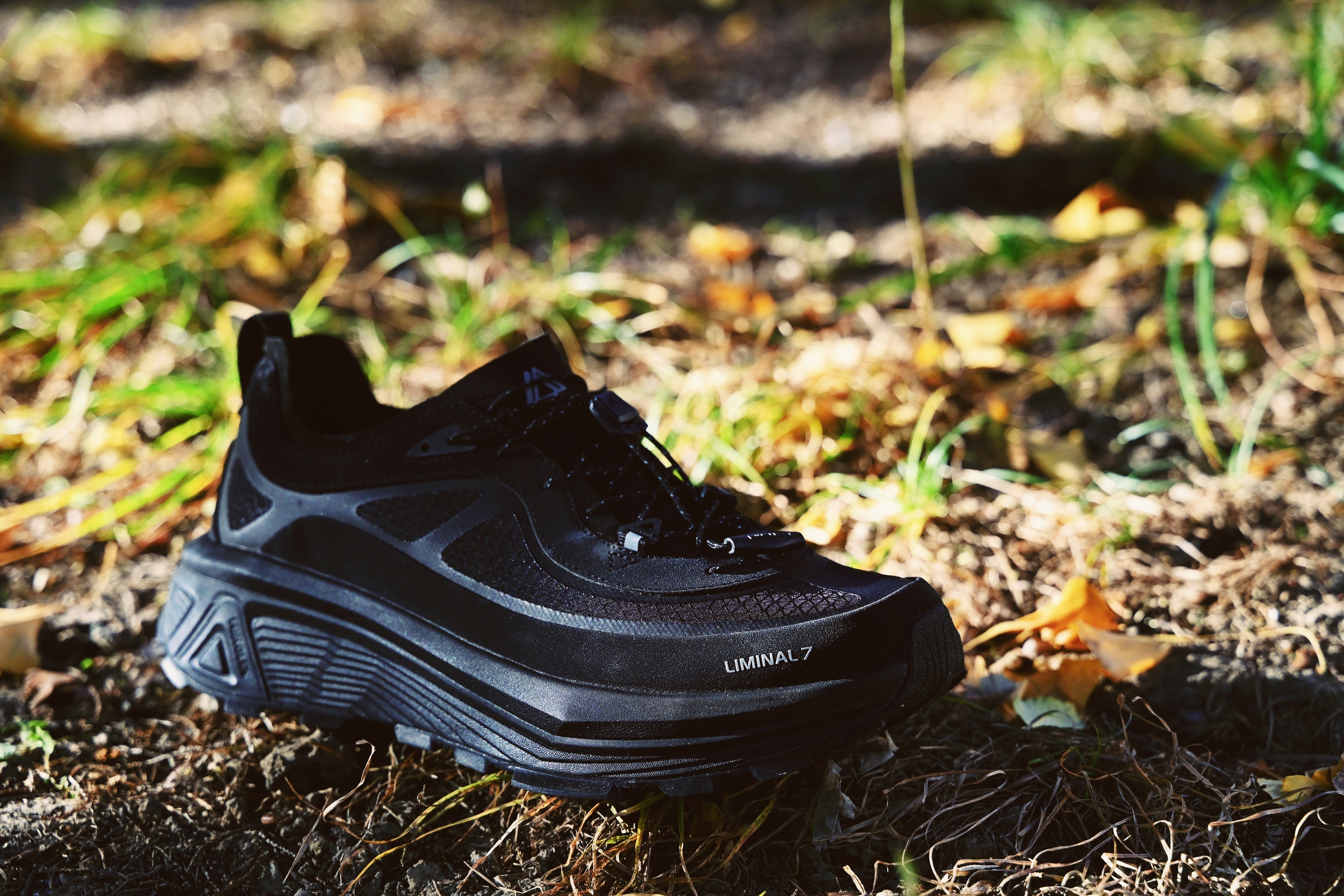 MINGLES Liminal 7 户外潮流跑鞋 百搭黑色 宽脚适配 增高效果 