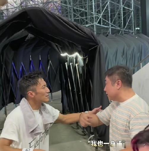 乔杉和谢霆锋这对“反差萌”组合又同框啦，网友笑称他们是“法拉利与三蹦子的世纪合照
