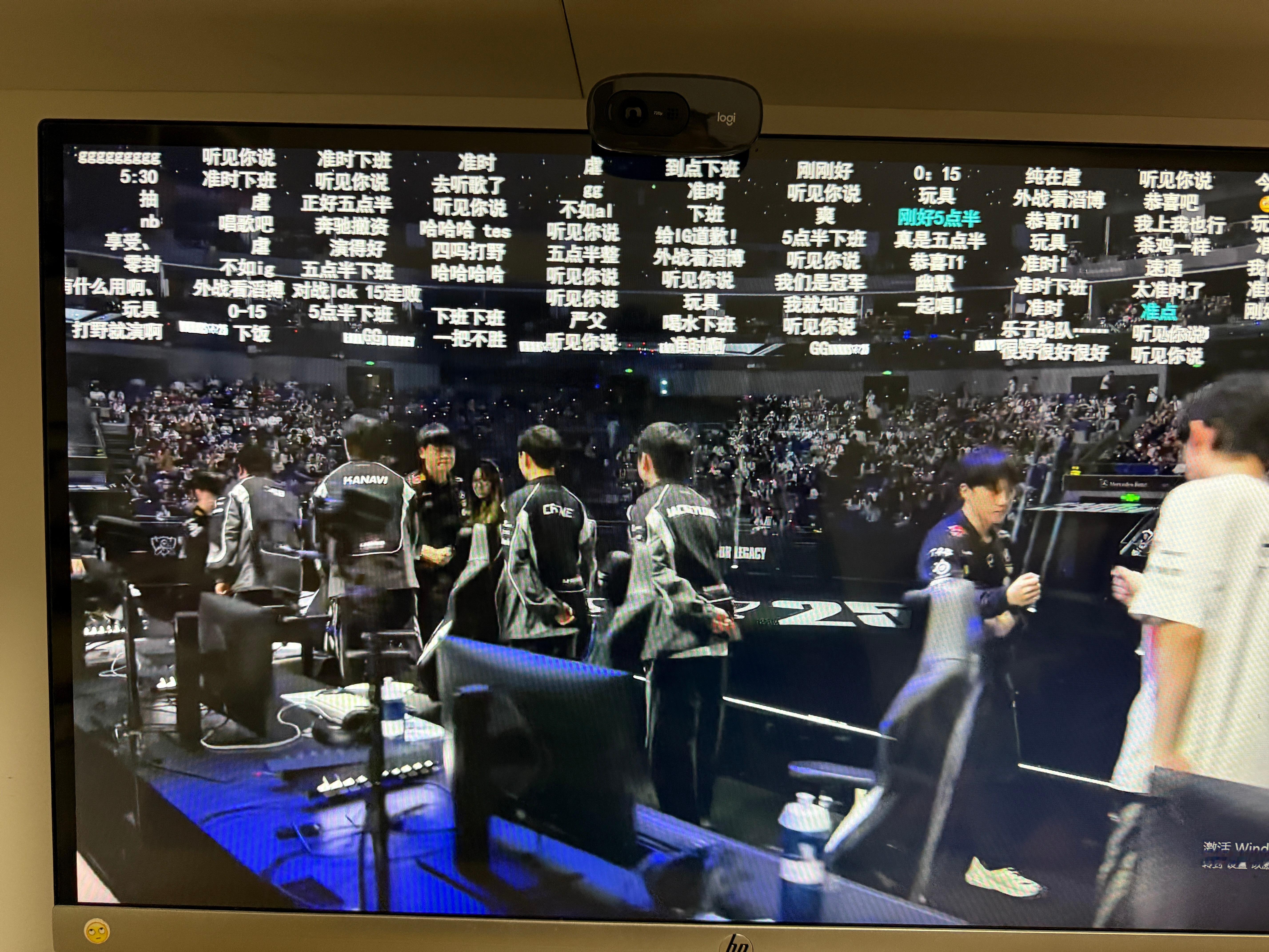 太严厉了... 5点半下班了，我饭还没吃完呢！！！！！！ ​​​