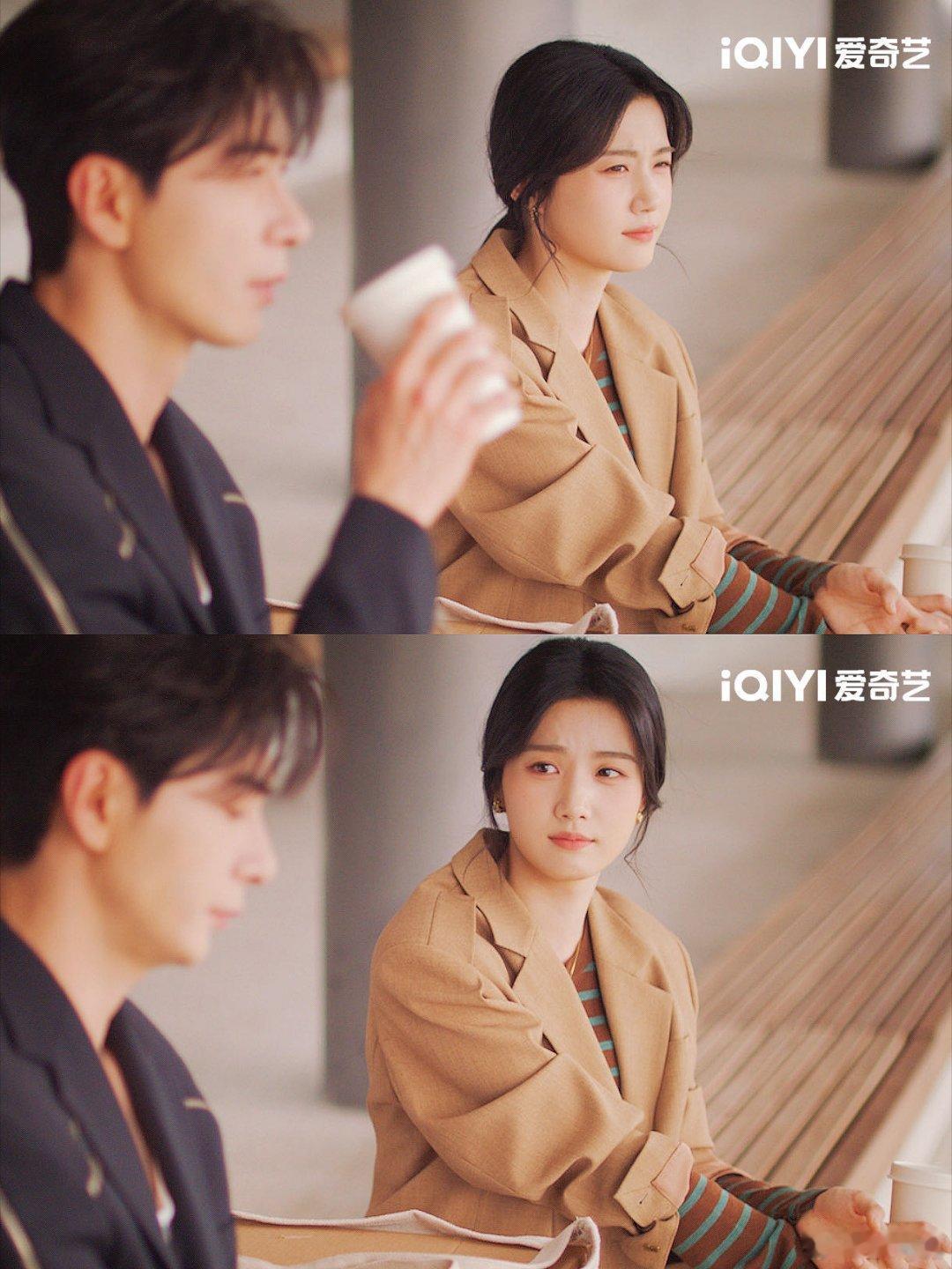 卢昱晓和小己是真不熟 笑鼠！卢昱晓看小时候的自己像看别家娃，生疏又好奇的样子超可