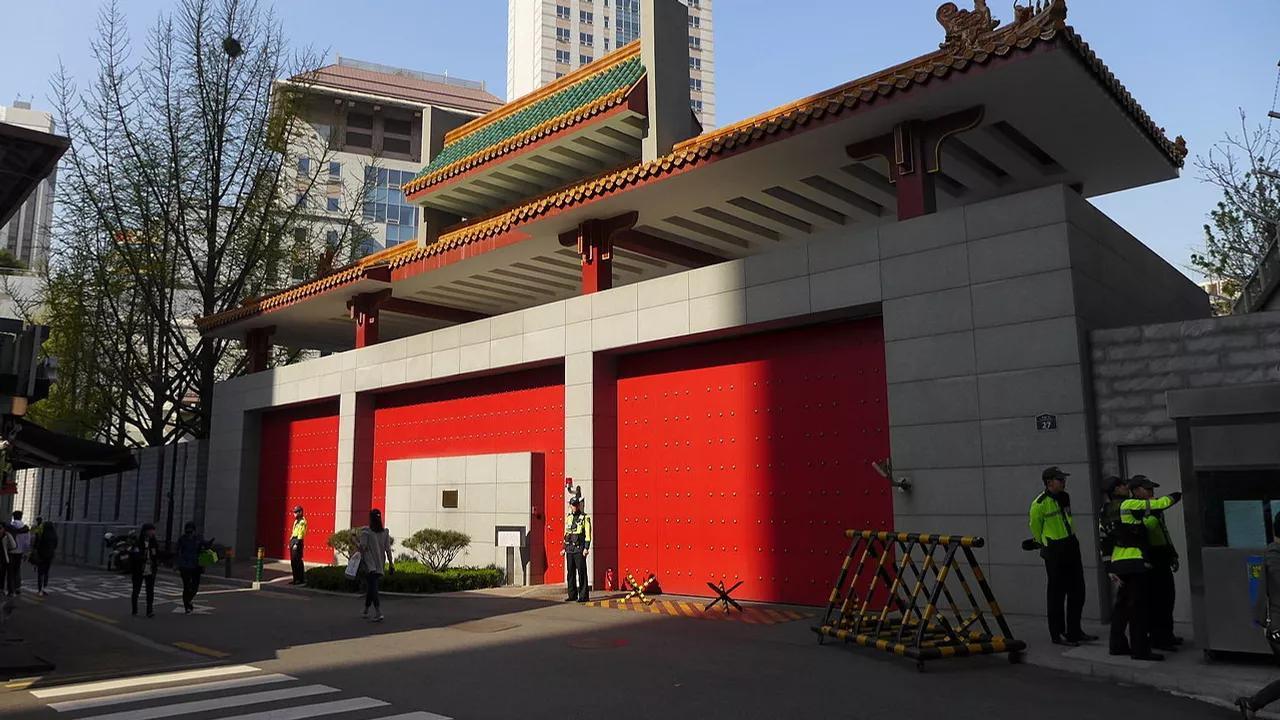 外交部严肃定性，不许韩国玩火，中方人员全撤离，韩方望此事翻篇 
 
一场画展，硬
