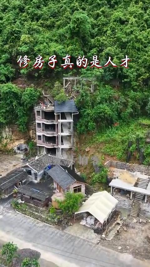 修房子真的是人才。
宣恩拍客。
修房子真的是人才。