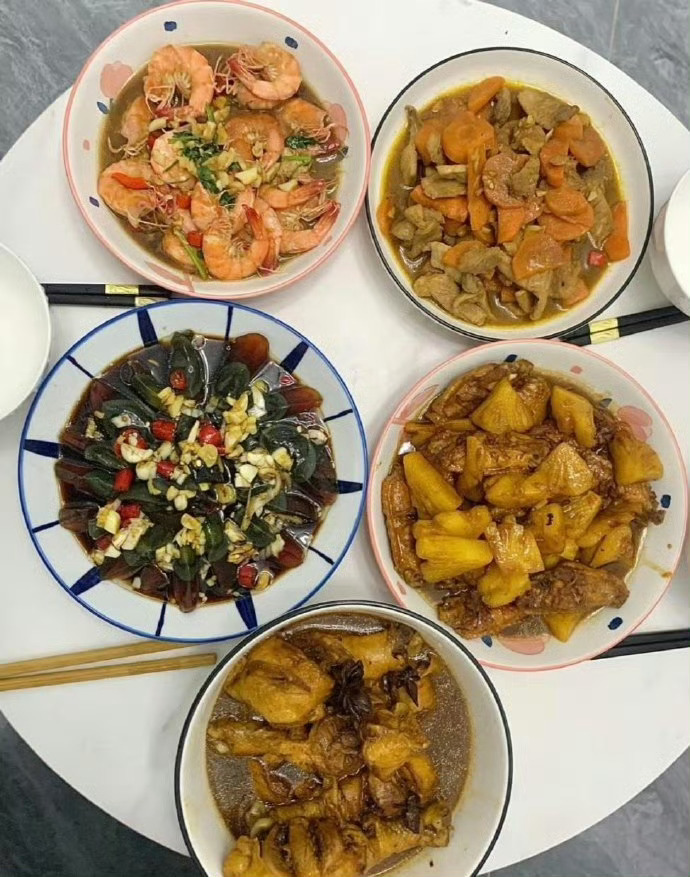 图一回娘家老妈做饭，图二回婆家我自己做饭 ​​​ 没有对比就没有伤害 ​​​