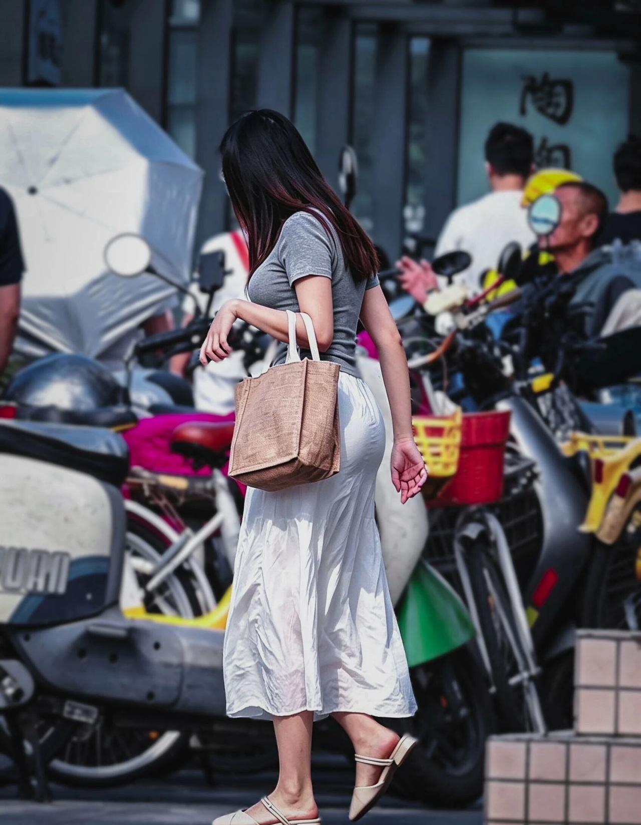 街头抓拍，生活的美随处可见[微笑]