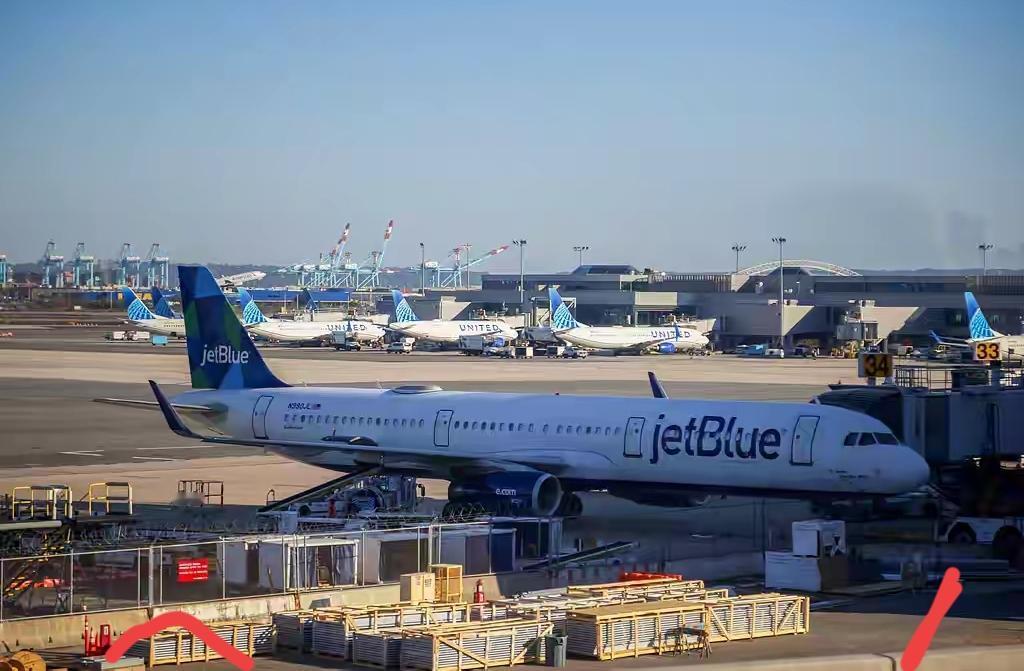 快讯！快讯！
当地时间10月30日，捷蓝航空一架从墨西哥坎昆飞往美国新泽西州纽瓦