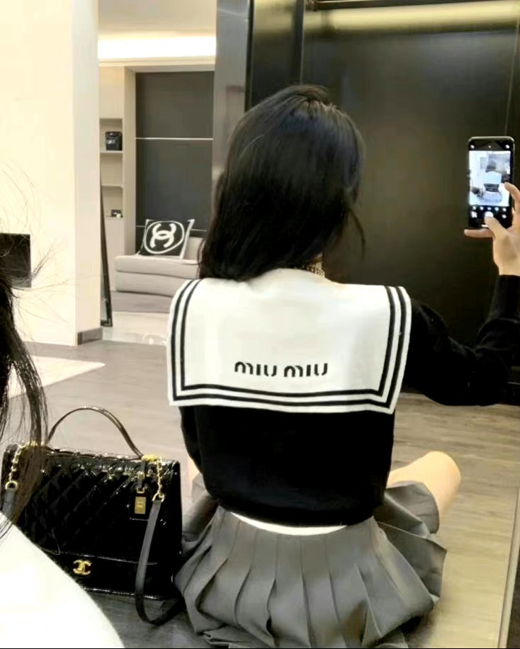 “ 放下一个人的最好方式不是不联系 而是找个机会见面好好谈一谈 解开彼此的心结 