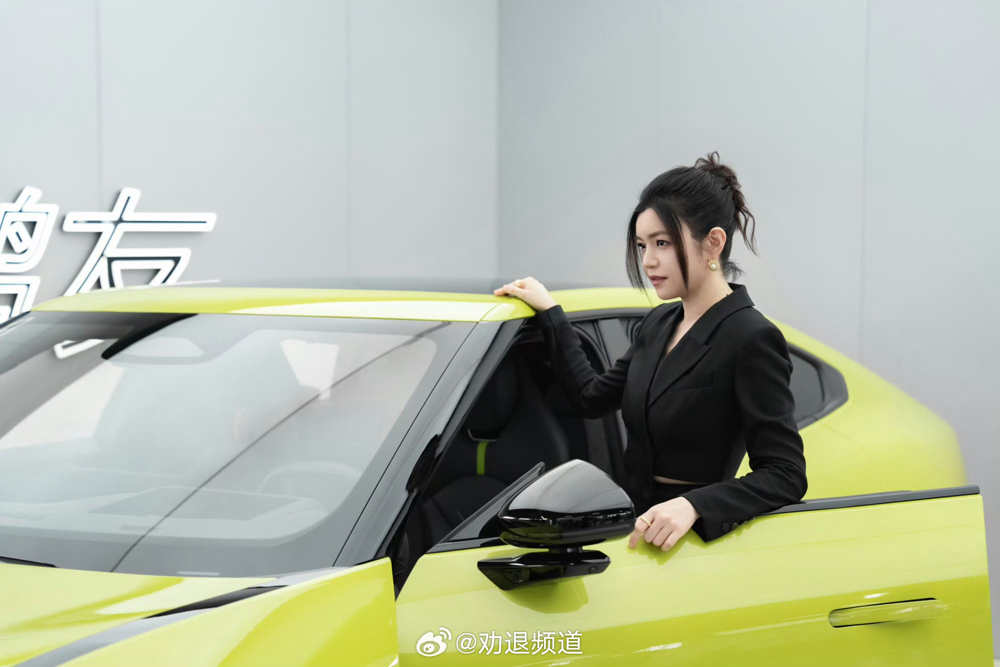 陈妍希人生第一次智驾是开小鹏P7，2250TOPS算力可是全球第一，起点这么高，