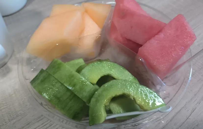 突然明白普通人和资本家的区别
故事可以这样理解:
暑假我找了个兼职，每天下午2: