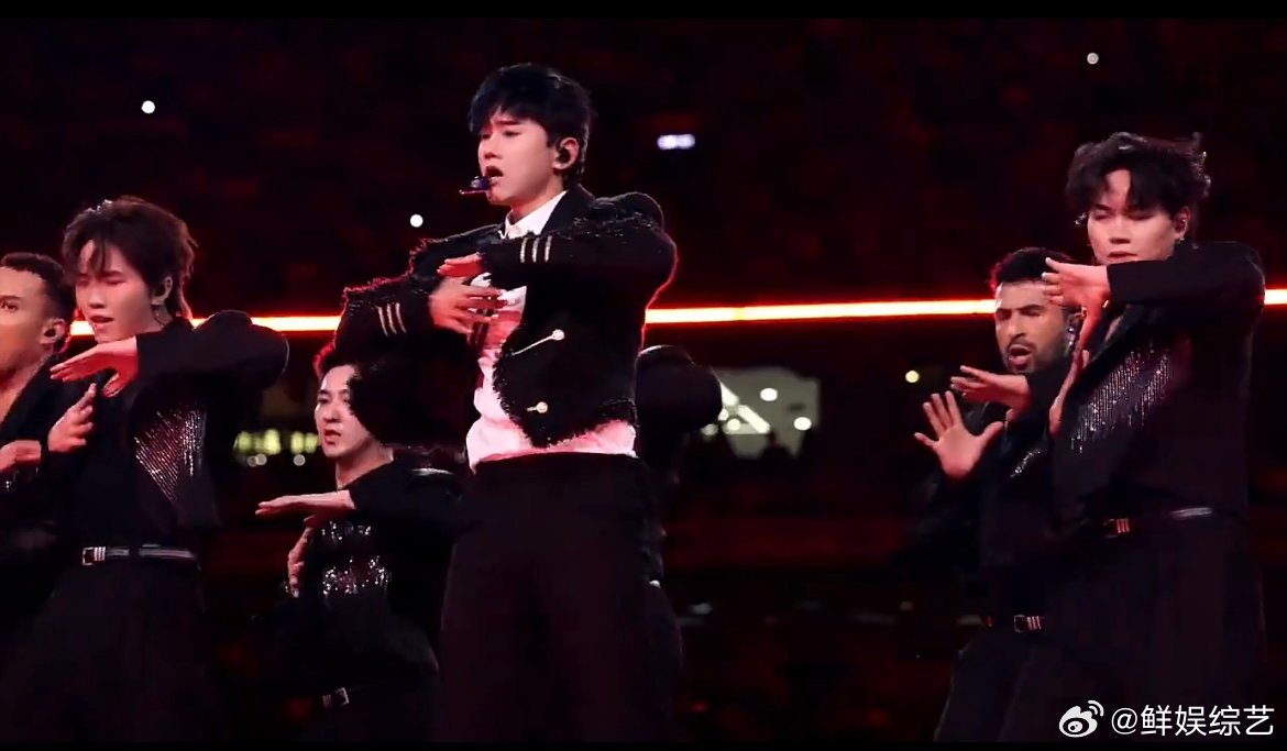 张杰的肺活量能不能借我两天 被张杰的唱功狠狠征服，稳定气息加上超强肺活量，舞台表