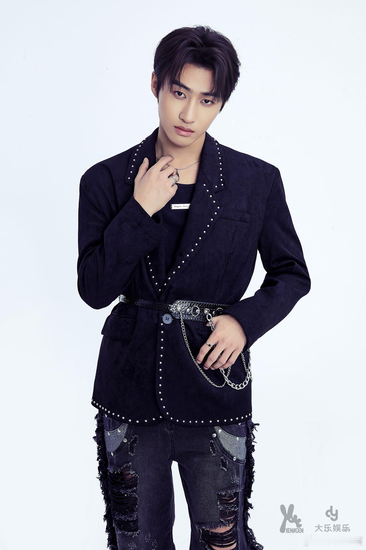 30岁是男爱豆无法跨越的坎吗这个谢华杰还有他们团看着都挺有范的，还不是那种青涩稚