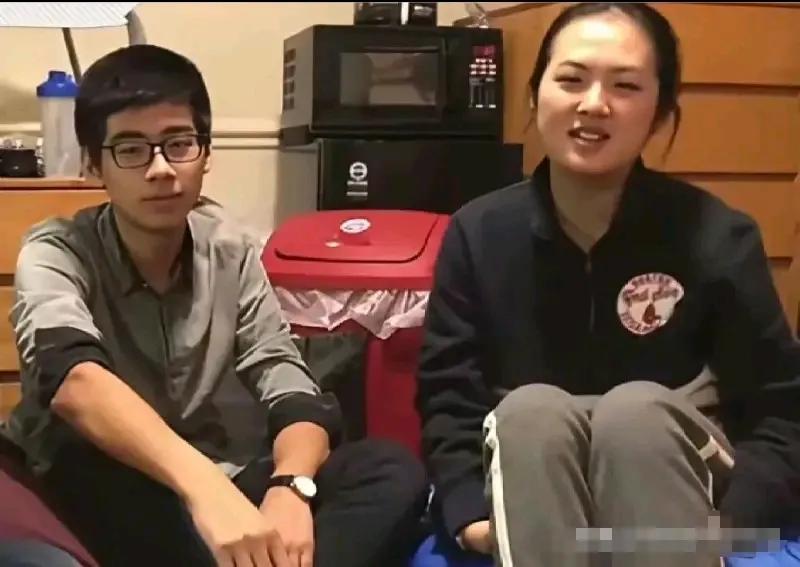 四太的女婿辛奇隆学生时代和姚安娜的一张合照。男人想娶富家女，必须要有机会接触到她