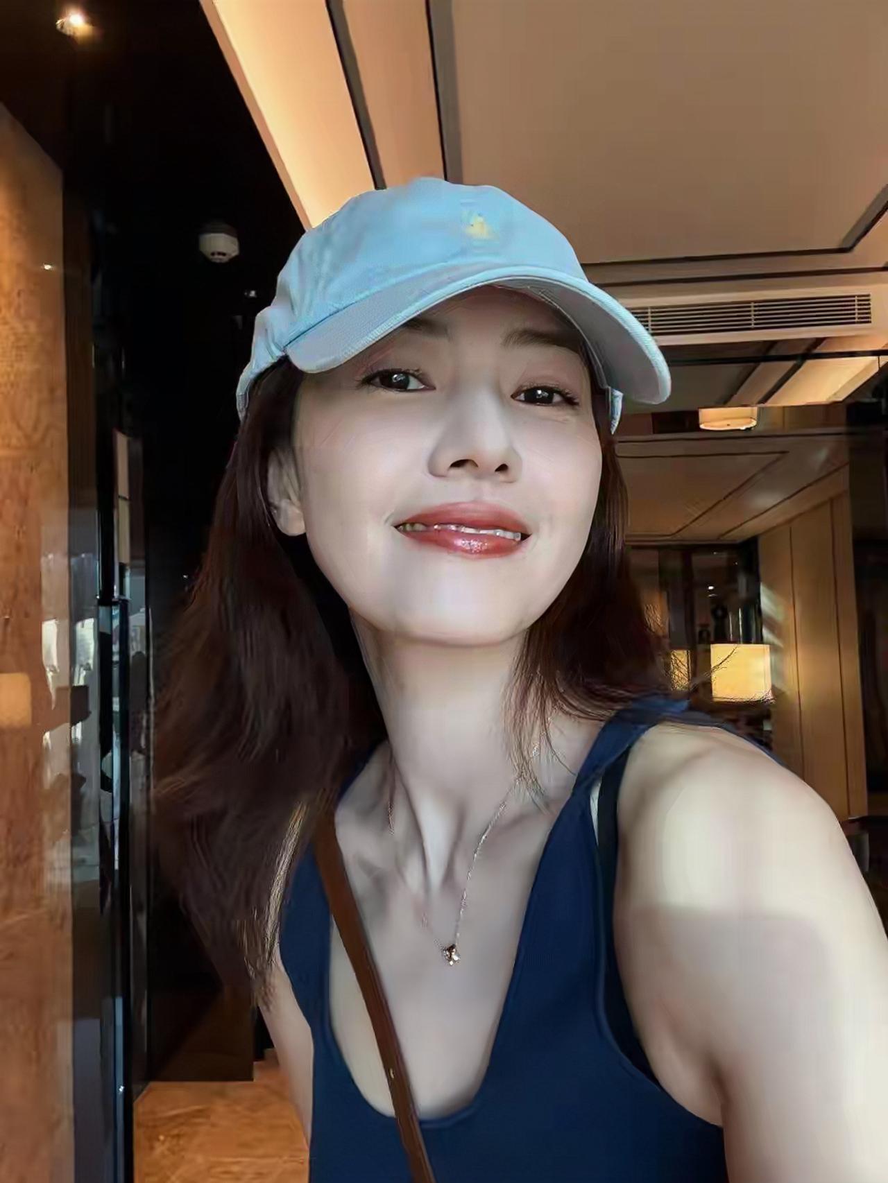 8月14日，高圆圆晒出与孙嘉一旅游的画面，并配文：“把咱俩的快乐都剪进视频里”。