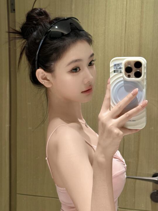 微调后的发际线让我美貌加倍~