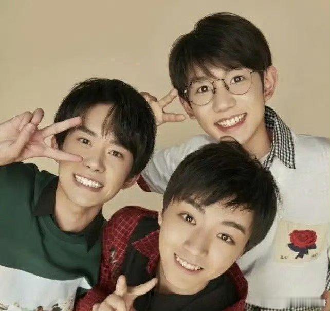 提到易烊千玺第一时间想到王俊凯王源谁还没被三小只的羁绊打动！提易烊千玺必提王俊凯