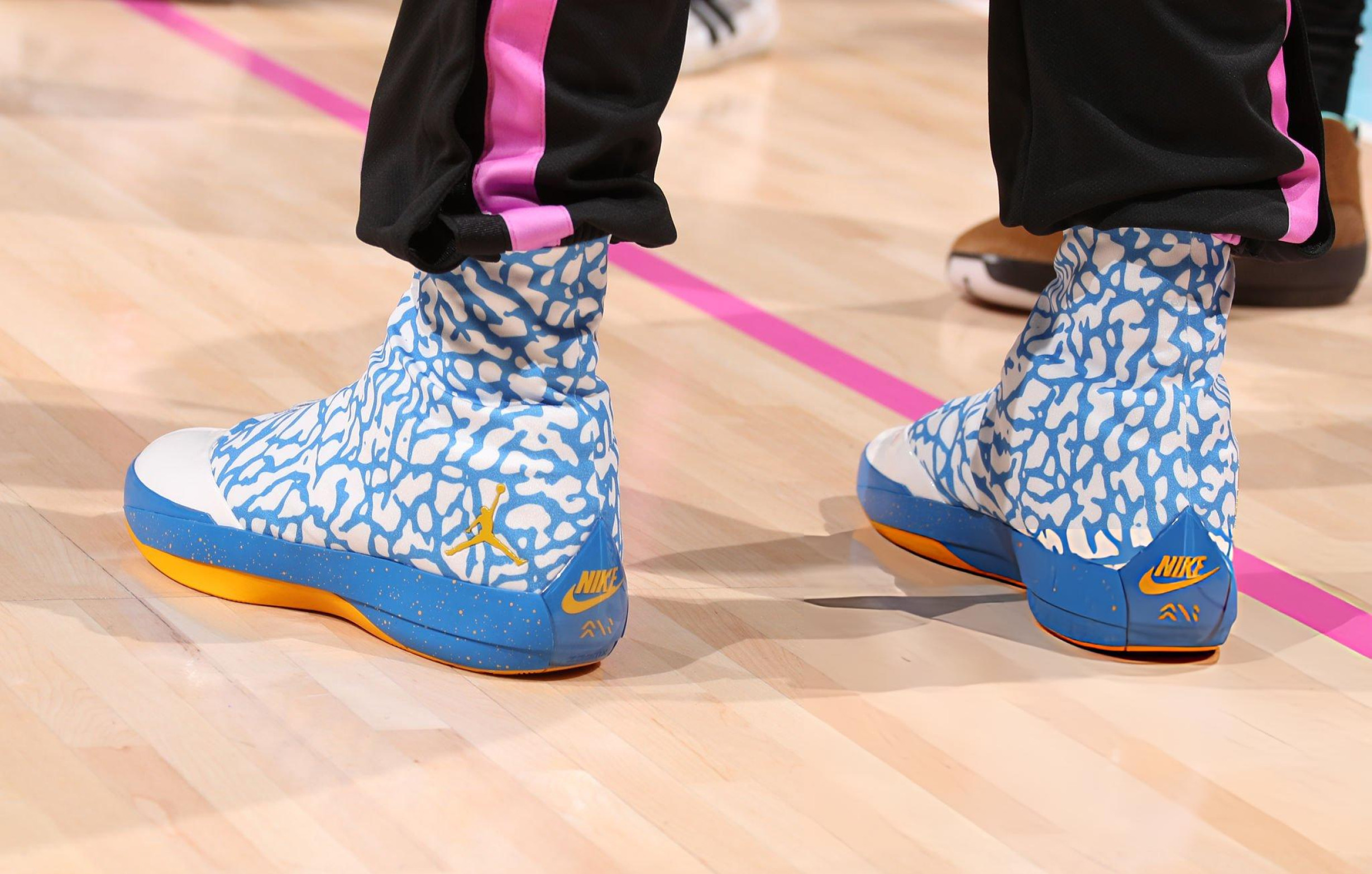 热火小将海梅·哈克斯 Jr. 上脚了一双 Air Jordan 4028 PE，