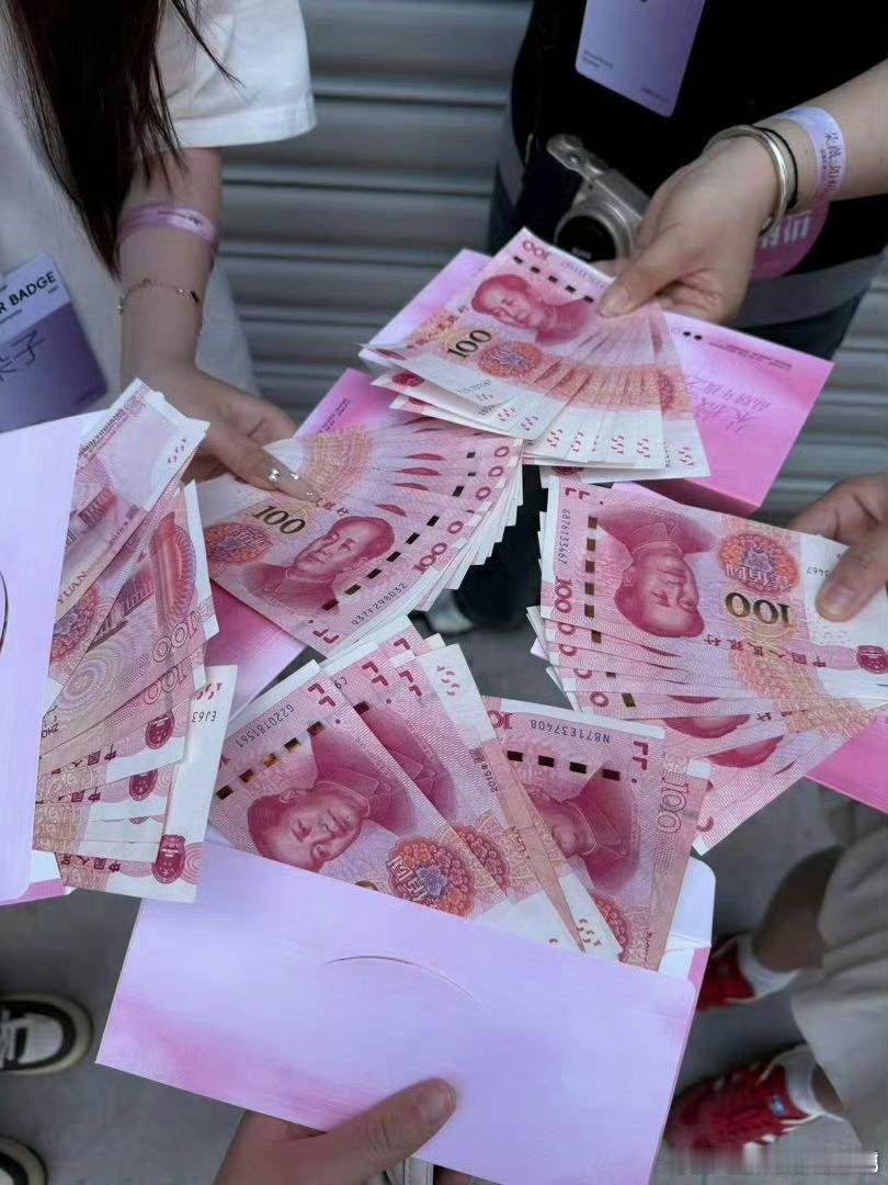 黄子韬给粉丝发千元红包💌双向奔赴的美好！用心对待每一位粉丝，千元红包是惊喜，更
