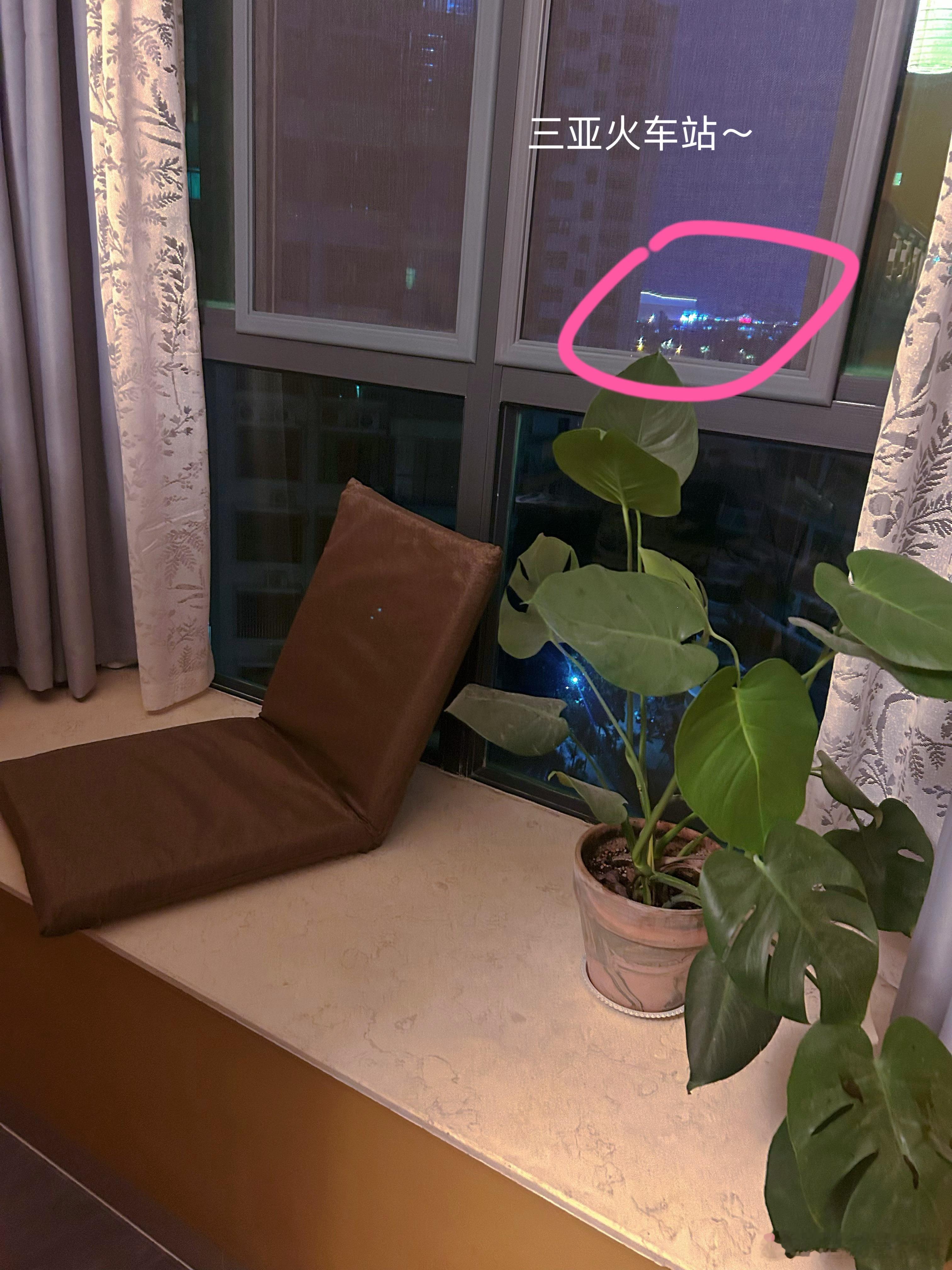 今天穿的非常像个老师 三亚