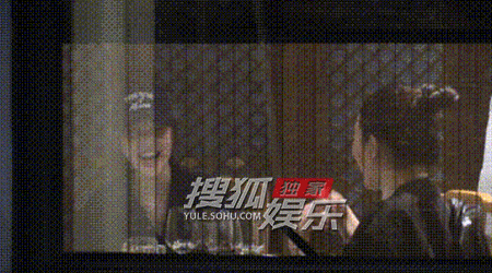 李小璐霍思燕甘薇熊乃瑾又聚餐了 近日，李小璐、霍思燕、甘薇、熊乃瑾四位姐妹再聚餐