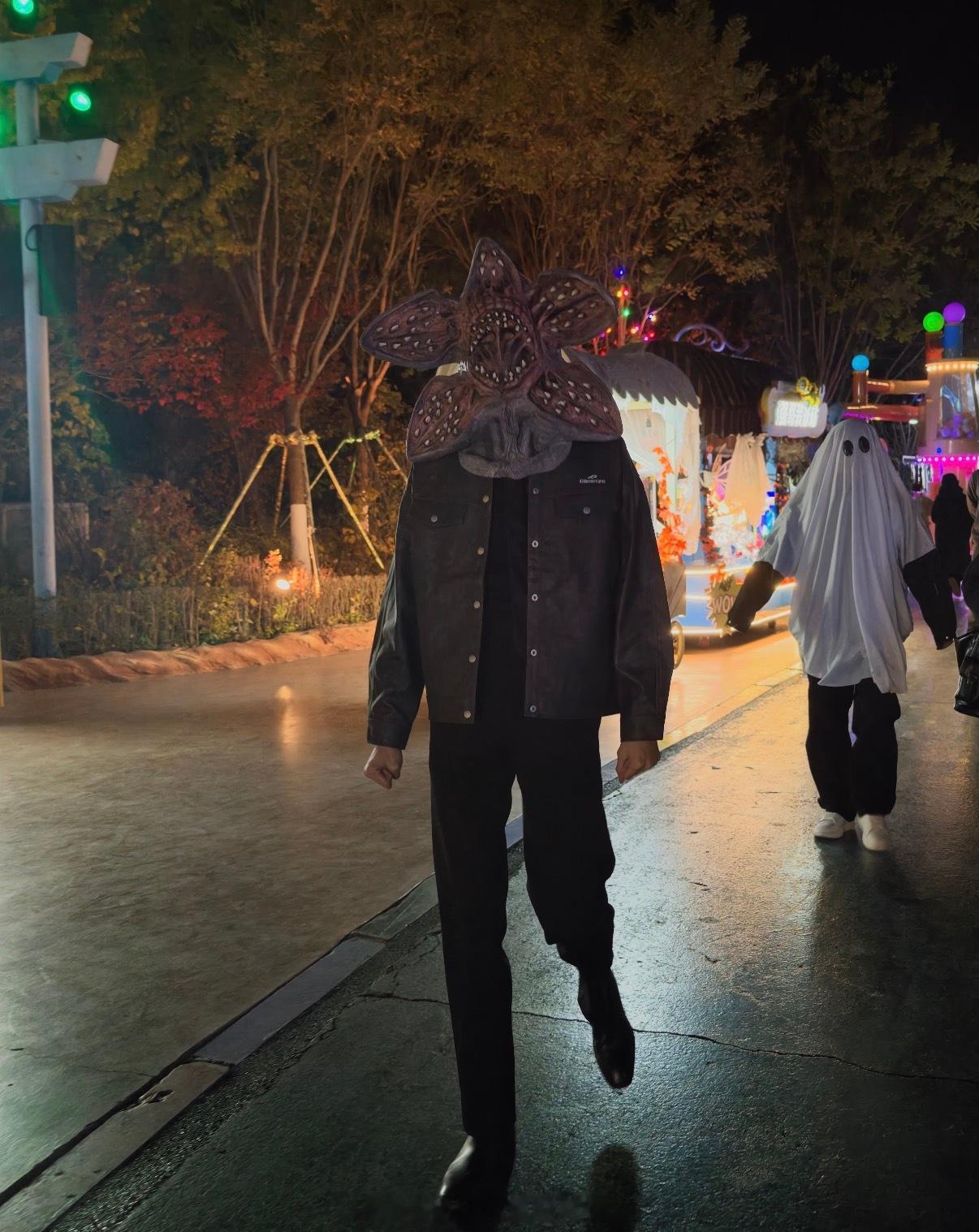 林一cos了大王花沈阳方特偶遇林一 这太好认了 ​​​