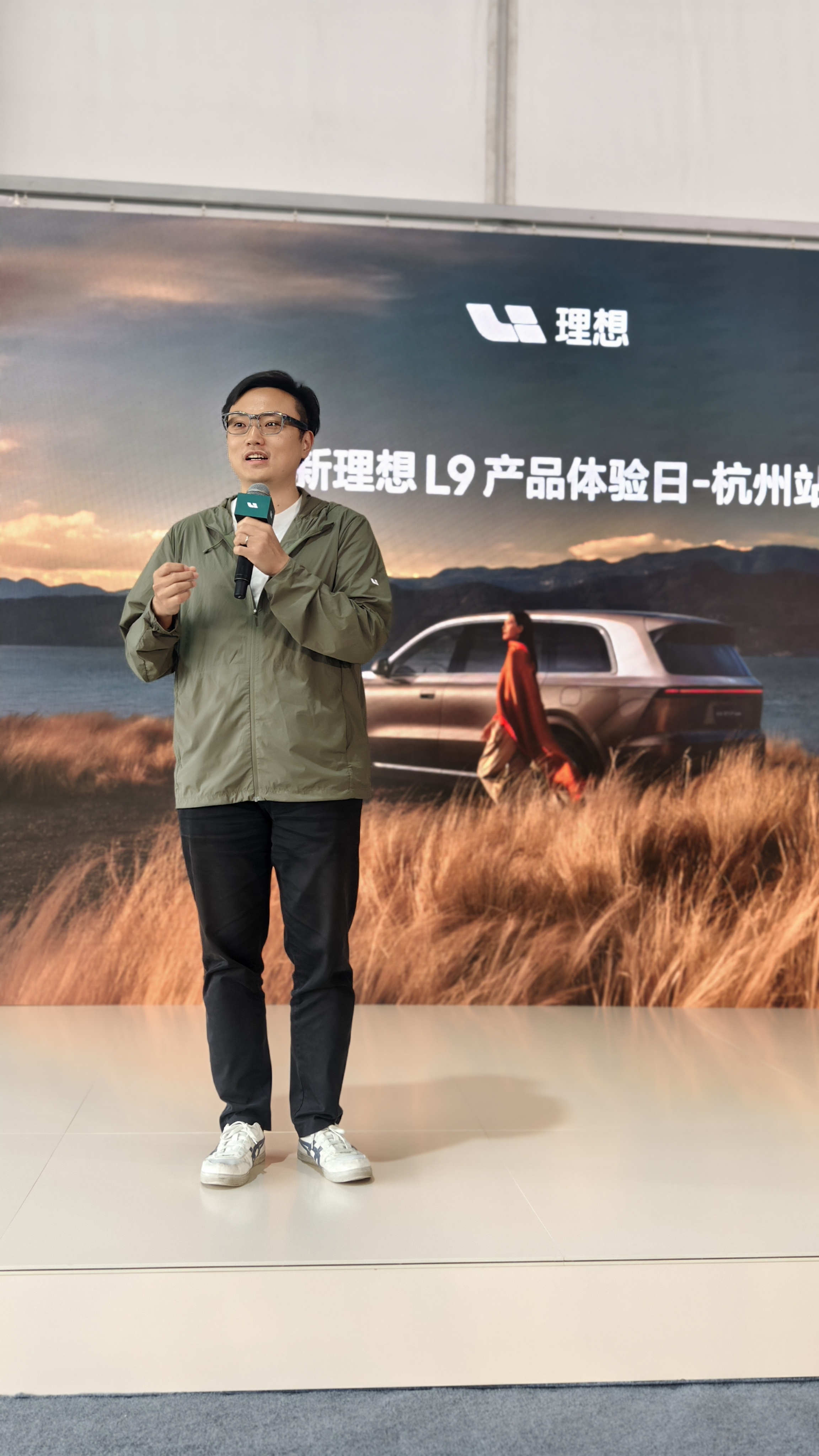 唐博好体力，今天来到我们大杭州，看来跑一天还不够累，确实可以再开回北京，这次整个