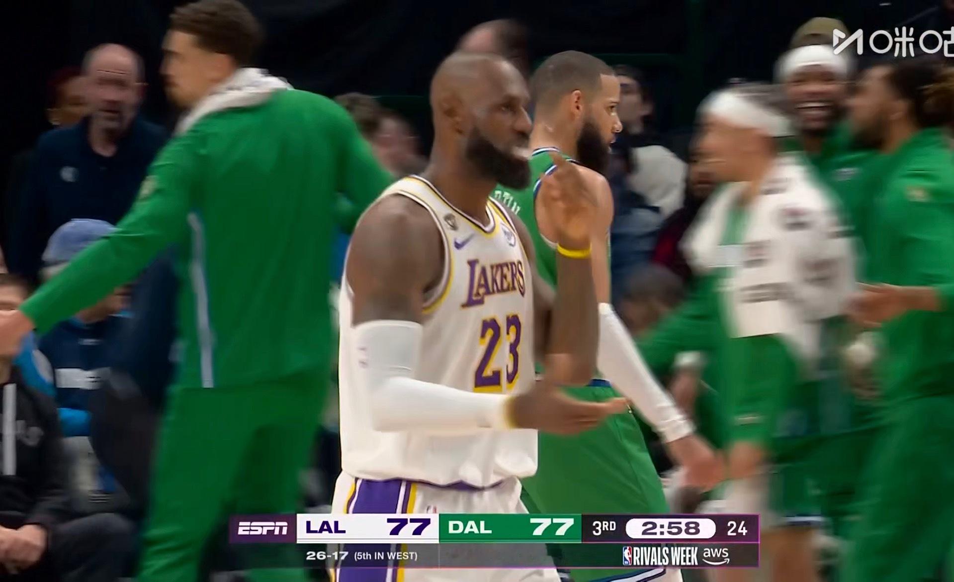 独行侠现在信心起来了，明显比上半场活跃。 湖人vs独行侠