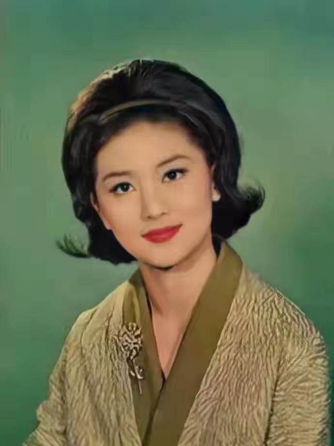 苗金凤离世，
80岁走完半世纪演艺路，
她演的贵妇至今没人超越。
 
6月25日