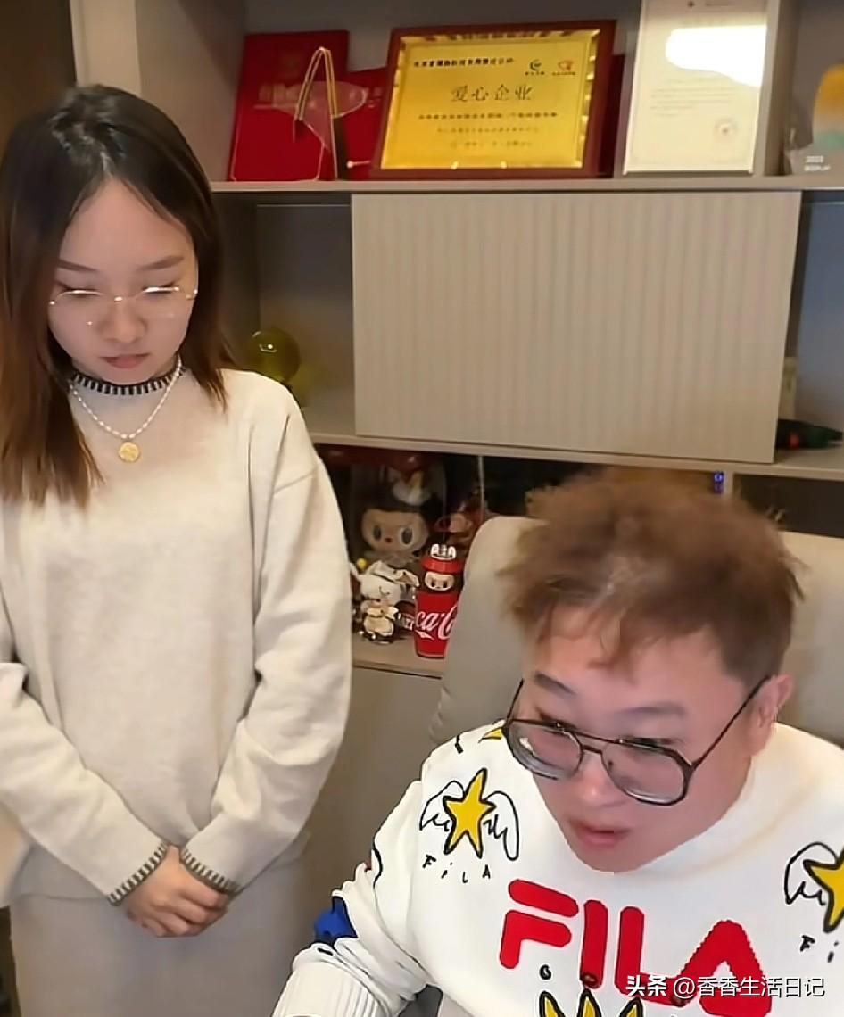 都是洞做事太双标，利己主义太明显！小妍硬钢有道理！
同样的道歉事情，发生在自己身