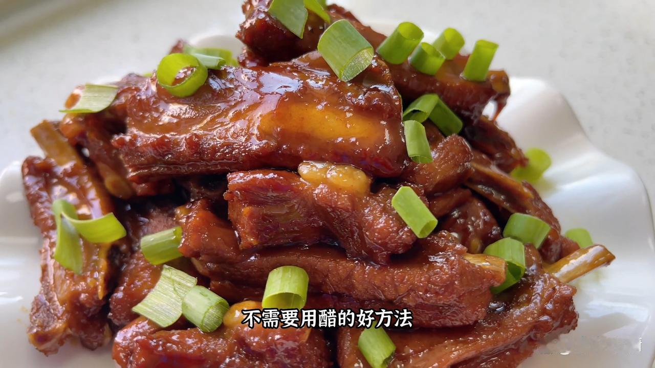 大家好，我是慧慧，做糖醋排骨的时候，如果你直接下锅就炒那就错了，我今天教你一个糖