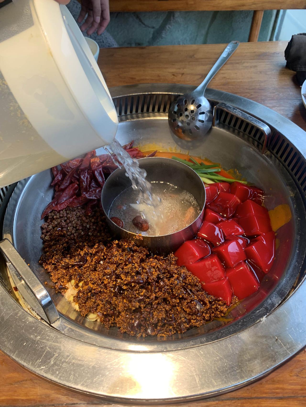 她扎头发那一刻我恍惚了[笑哭][笑哭][笑哭]
期待与她相遇[比心][比心][比