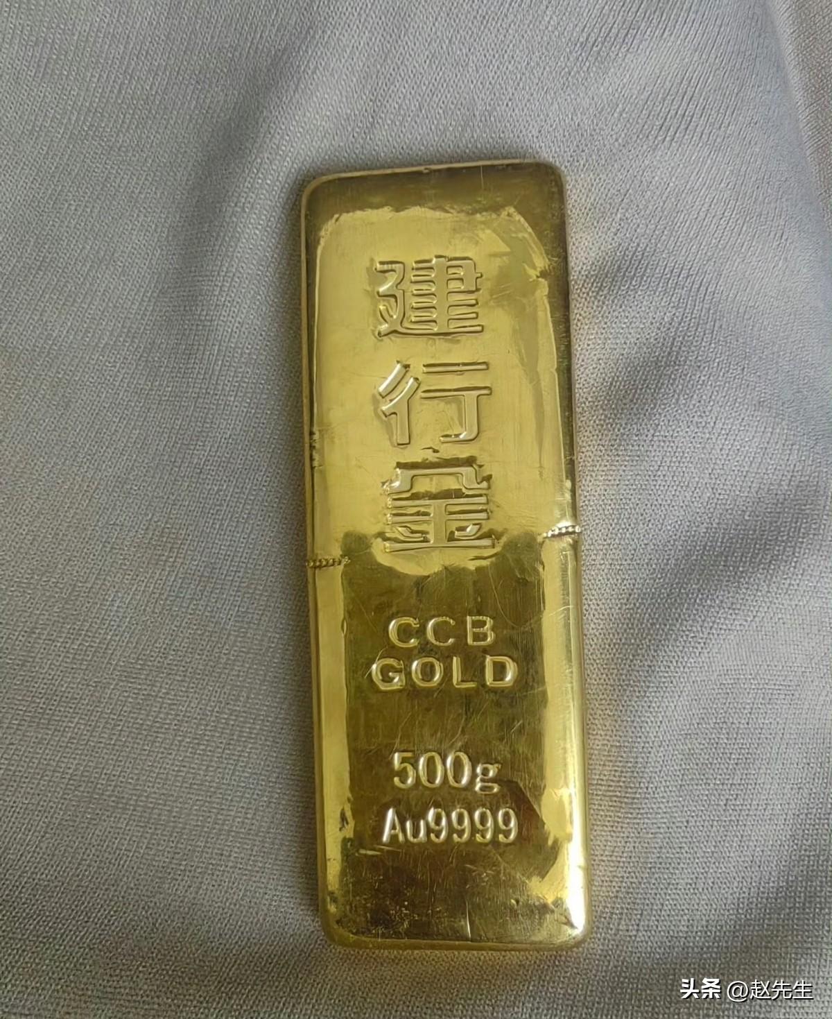 金饰一路狂奔！
总有一些瞬间，会让你后知后觉地发现，自己曾与某个未来擦肩而过。我