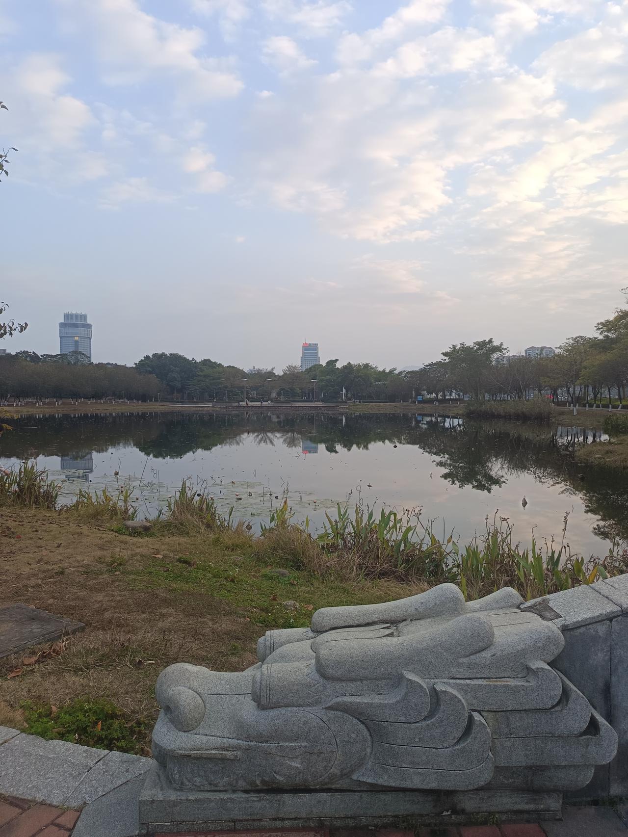 为什么总有人说肇庆的景色不太好看
却依然有这么多人来旅游呢？



家人们谁懂啊