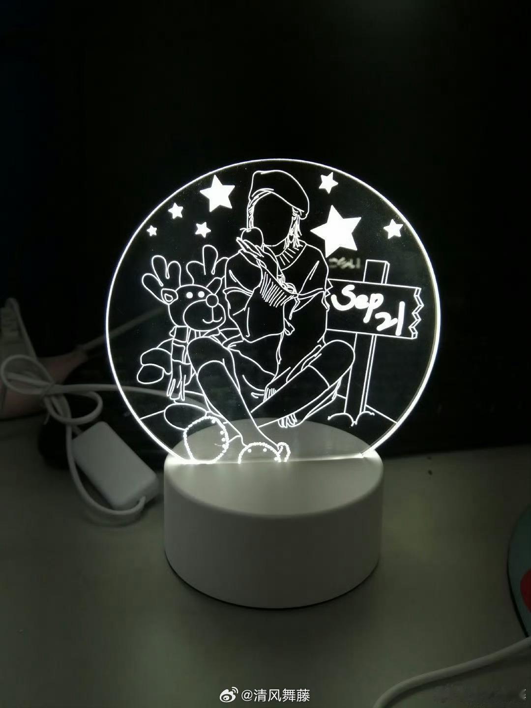 有没有人想要周媛媛的小夜灯？长这样？付邮费送了，有4个。非偏远地区邮费大概也就6