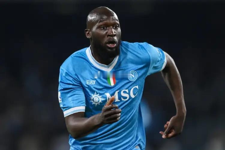 记者莫雷托谈到了卢卡库和法乔利目前的情况，卢卡库将在今夏离开那不勒斯，他愿意重返