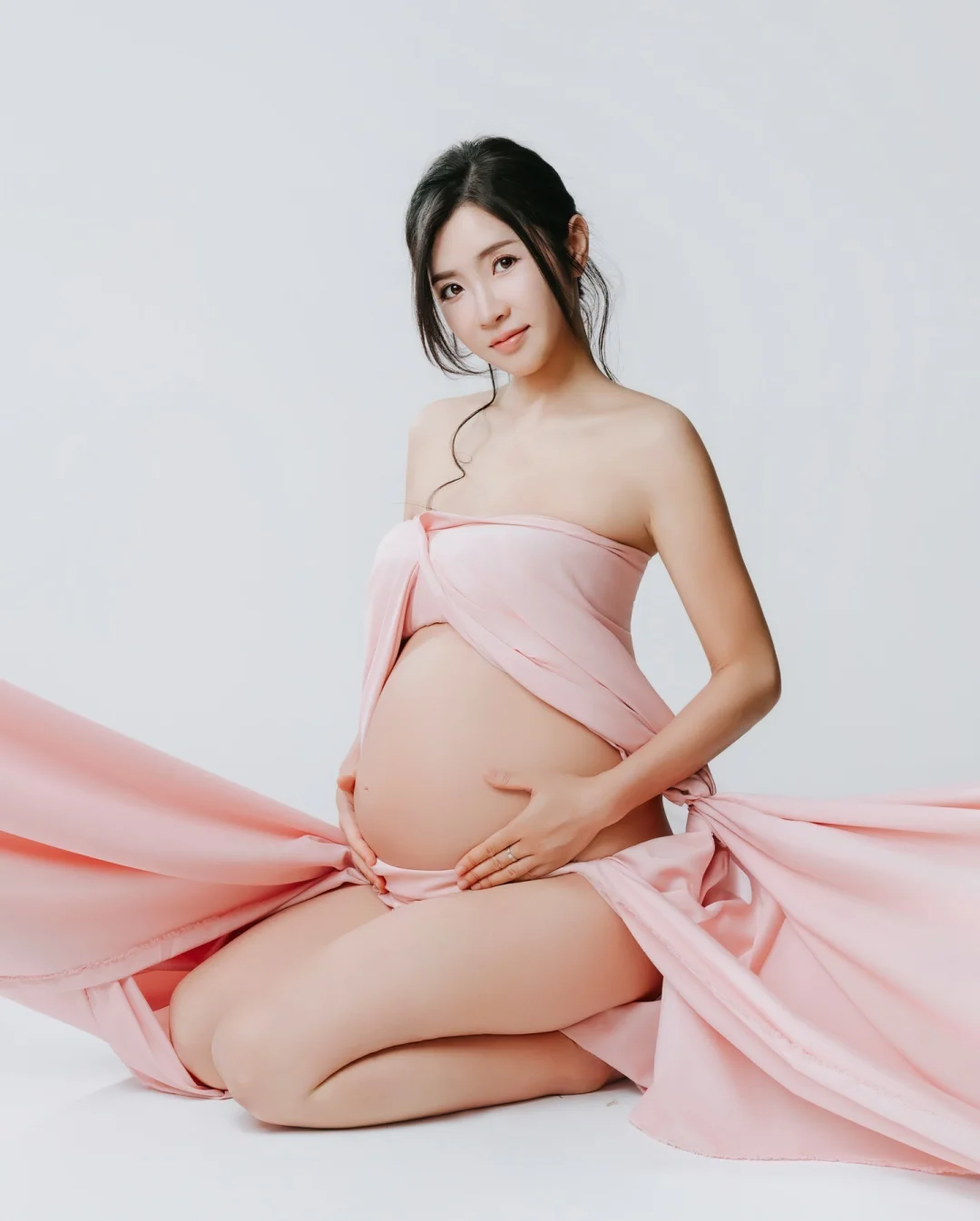 TVB前艺人利颖怡晒孕肚写真，待产最后一个月