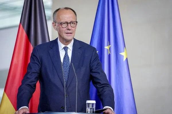 德国总理默茨执政一年多，民调满意度已下探至13%的冰点，其面临着严重的执政危机。