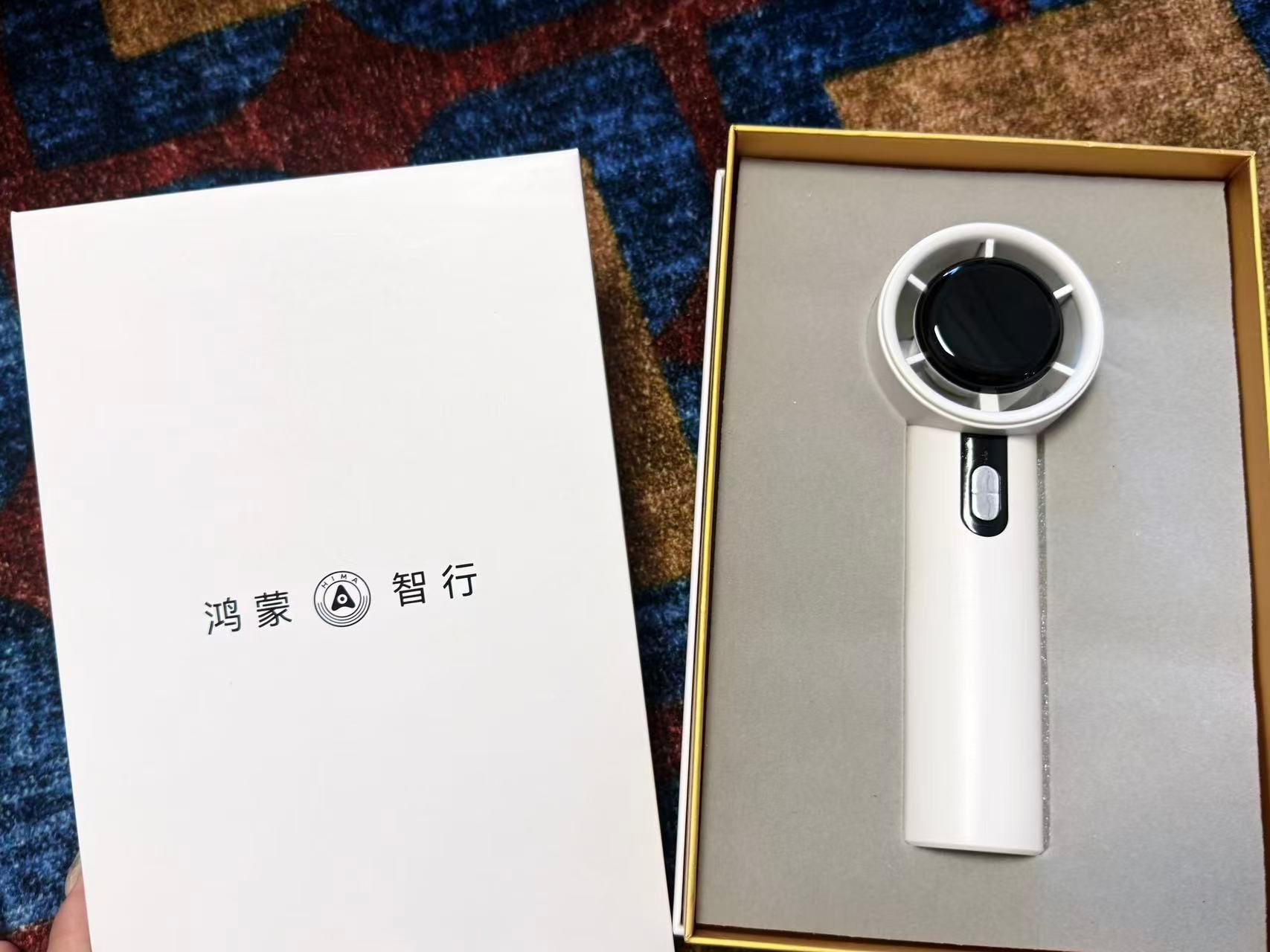 北京也就凉快了一下下，这会还是很热啊准备了手持风扇评论揪～日常打铁卷妹的唠嗑  
