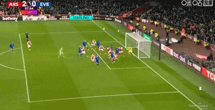 这个头球一点让我想起了追风卡卡 