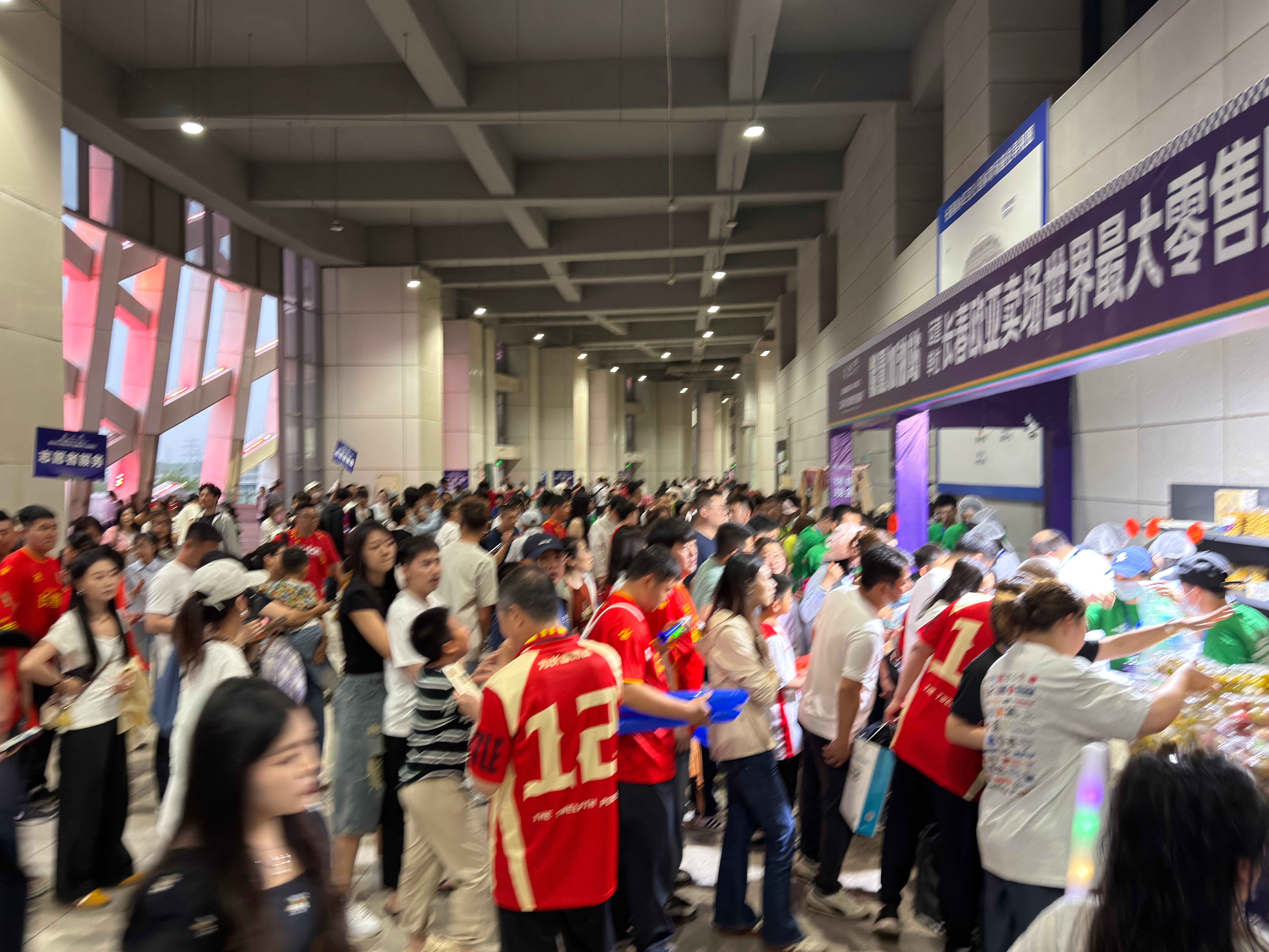 昨天长春东北超儿那场球，真是人山人海🔥 30915人来到现场看球，呐喊声就没停