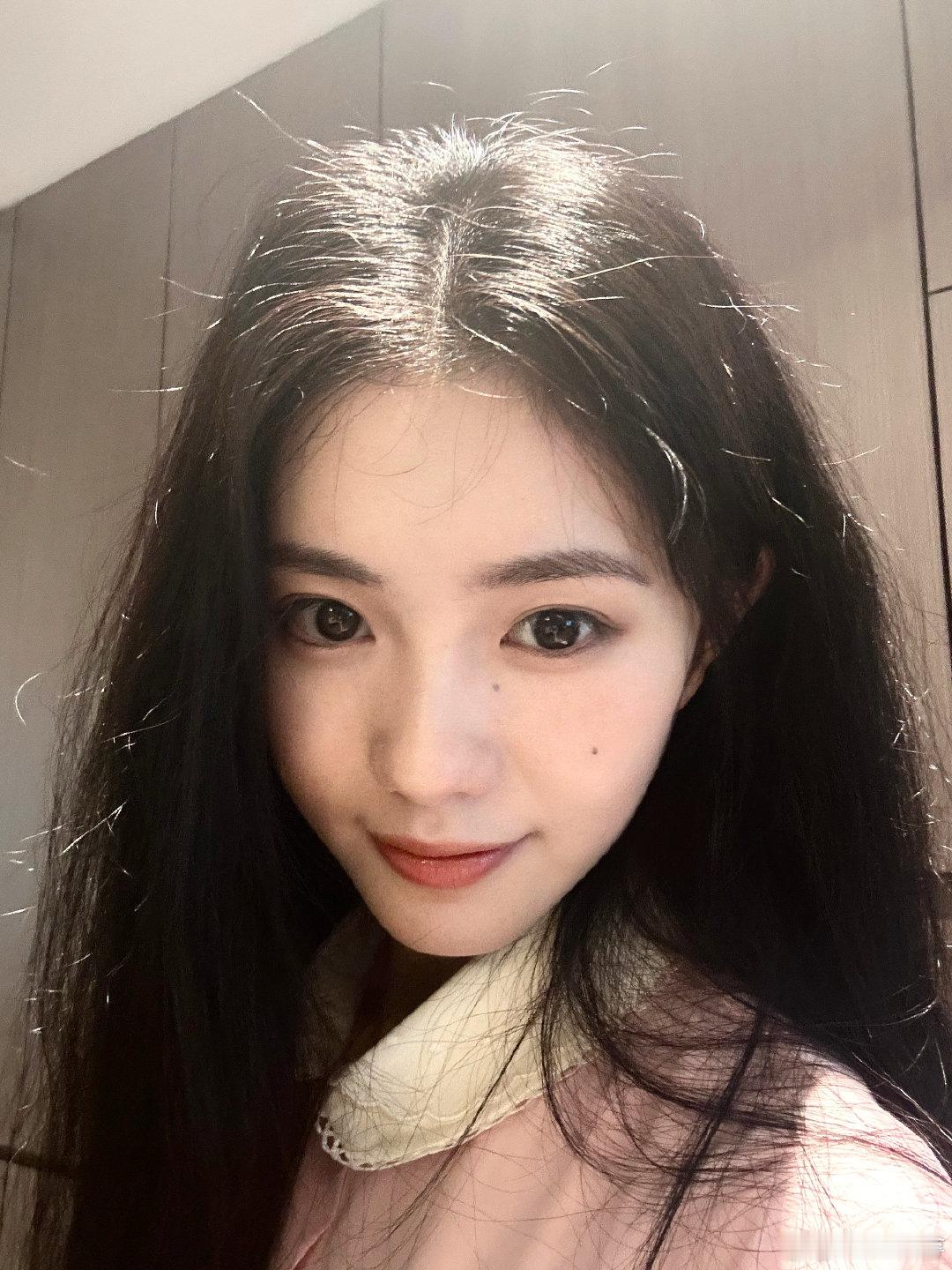 网友曼谷落日飞车偶遇刘浩存刘浩存出门玩不做攻略  网友落日飞车偶遇刘浩存！但是存