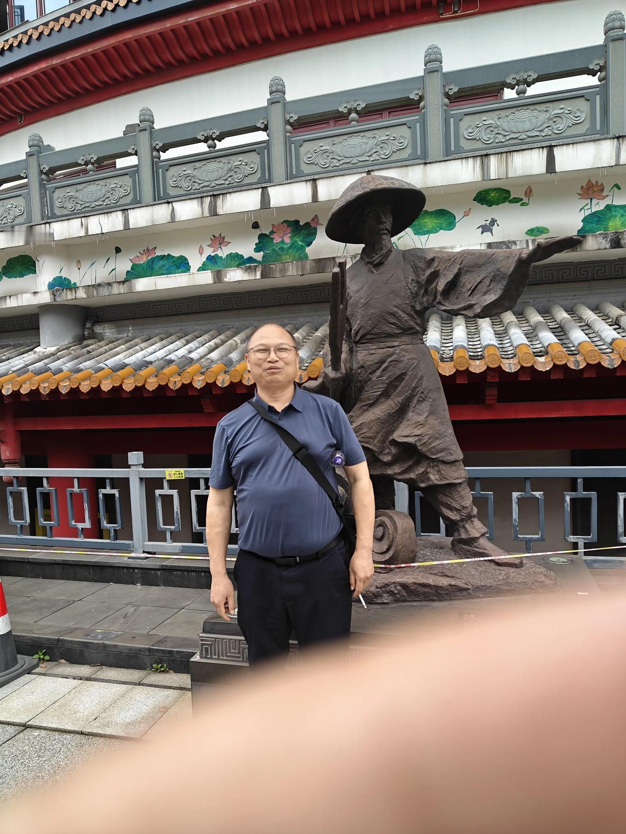 探访长沙大汉工匠城
 
在长沙城郊，藏着一处颇具古韵的大汉工匠城。虽说地段相对偏
