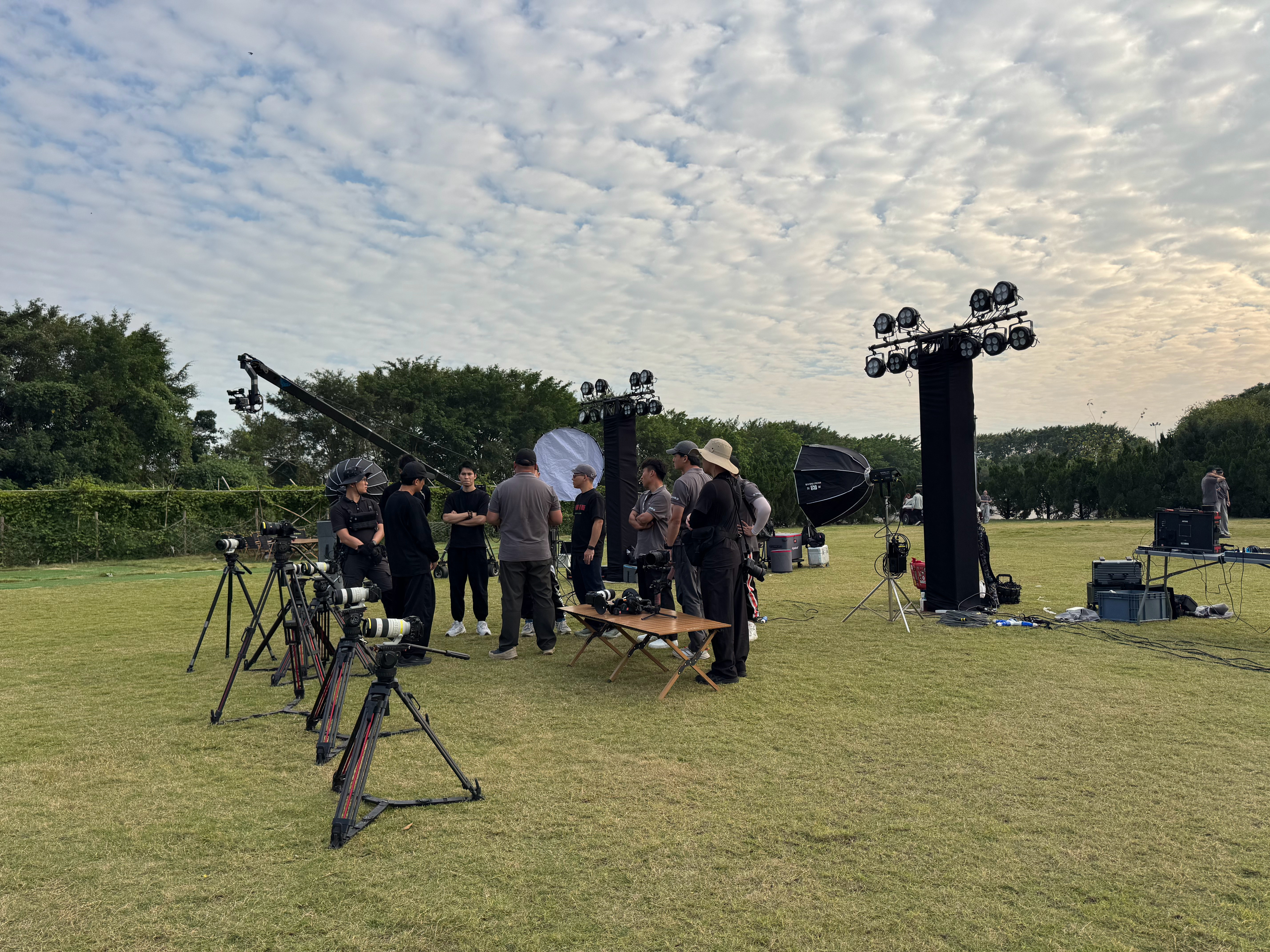 人都麻了，这么多机位，紧张！最后关键的是，我给他们说我害羞，他们还不信⚡ 