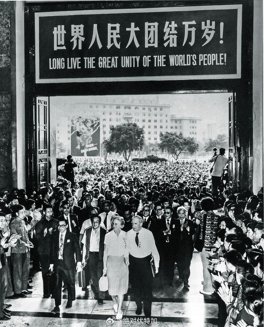 广交会，家附近又是各种塞车，地铁里也是一下就感受到人流压力了。想想这些年对外交流