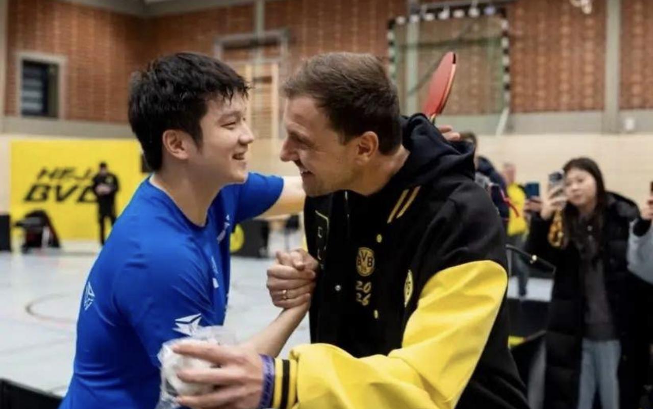 波尔这兄弟：樊振东真的没白交

圣诞节的时候，樊振东独自一人在德国，波尔把他邀请