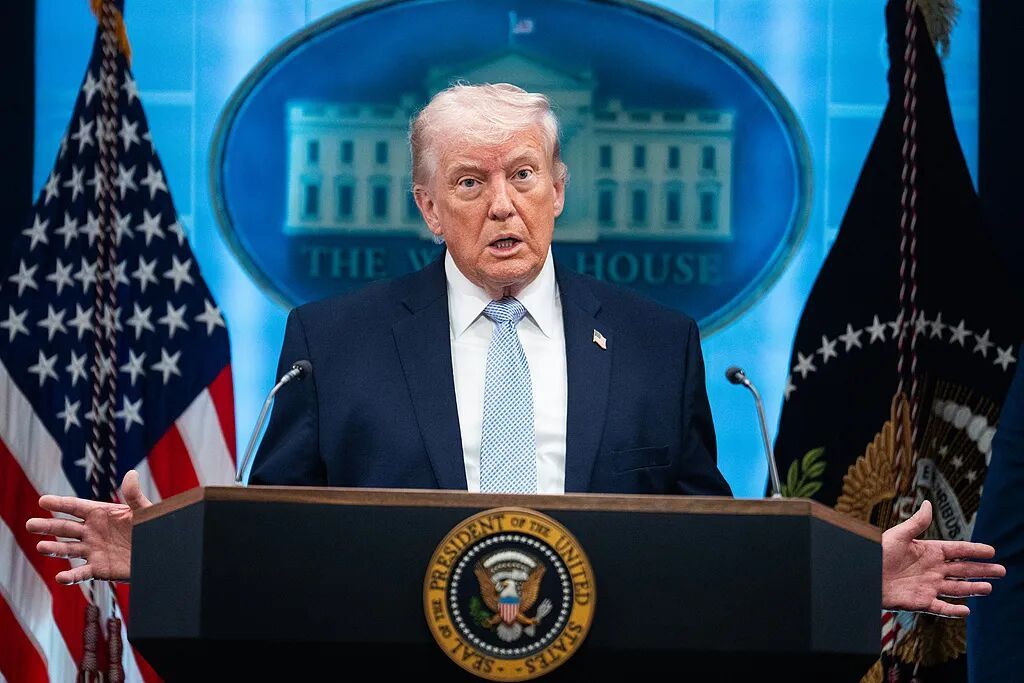 【美伊以冲突 特朗普：10项停战条款是“假新闻”】美国总统特朗普8日在社交媒体上