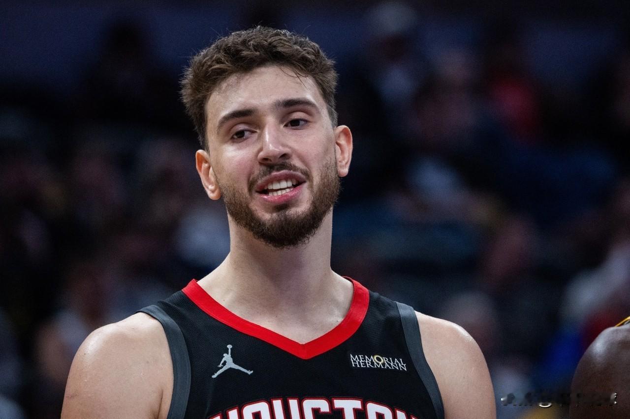 差距一目了然！湖人107-98力克火箭，本场比赛，詹姆斯和申京的数据对比！
詹姆