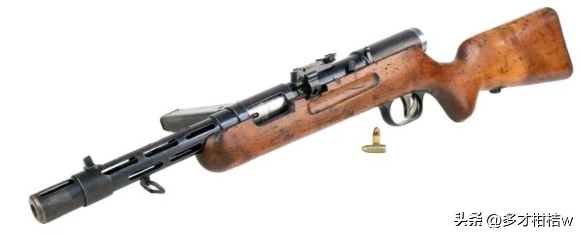 德三军事工业在1935年推出的MP-35冲锋枪经历过两家工厂的生产，但其产量仅有