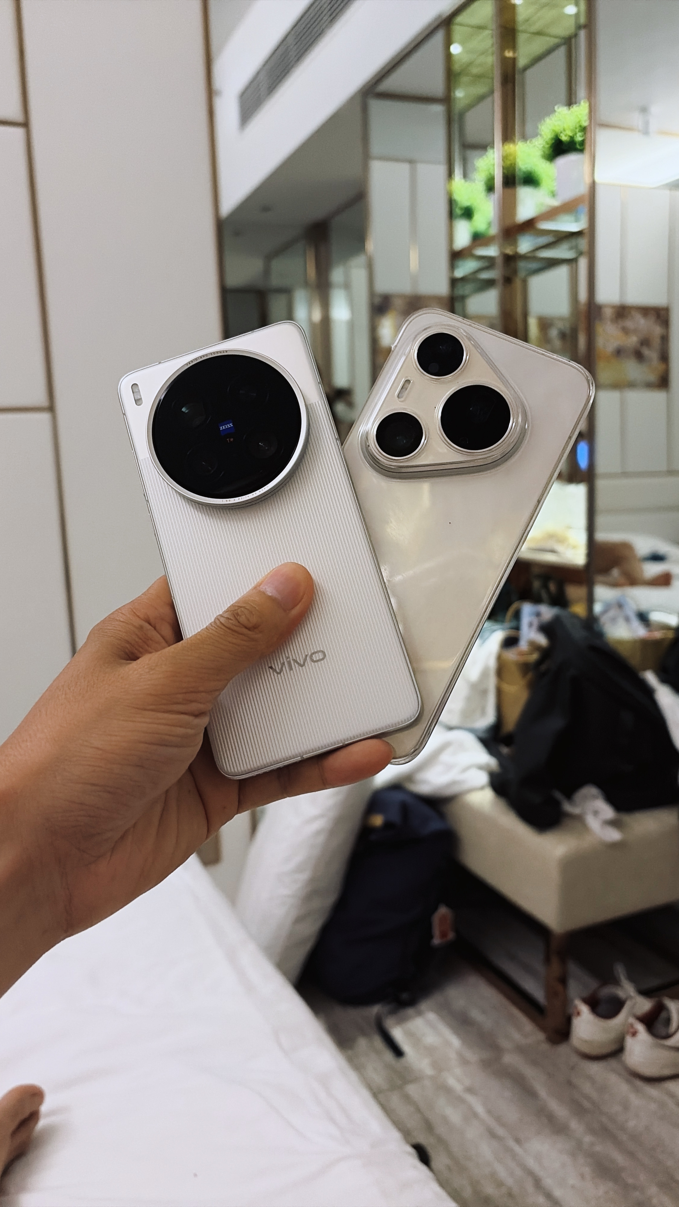 这次追星带了这两台，在酒店给iPhone传素材，都可以。华为Pura90 Pro